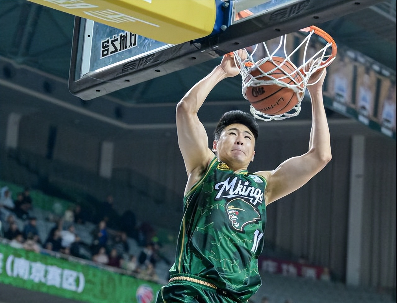 包含今晨CBA季后赛焦点战；克里夫兰骑士扳平良机；底气十足；临场指挥获称赞的词条